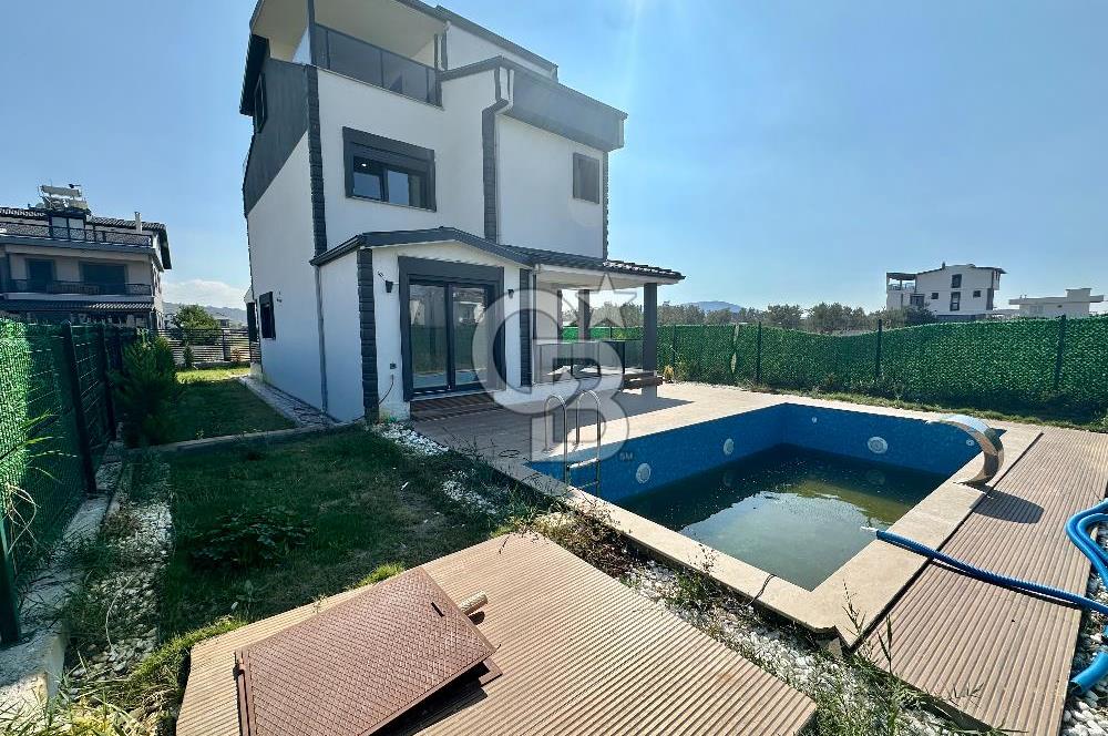 İZMİR DİKİLİ'DE 5+1 SATILIK SIFIR TRİPLEKS VİLLA