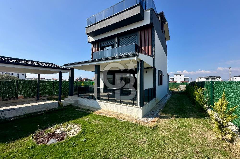 İZMİR DİKİLİ'DE 5+1 SATILIK SIFIR TRİPLEKS VİLLA