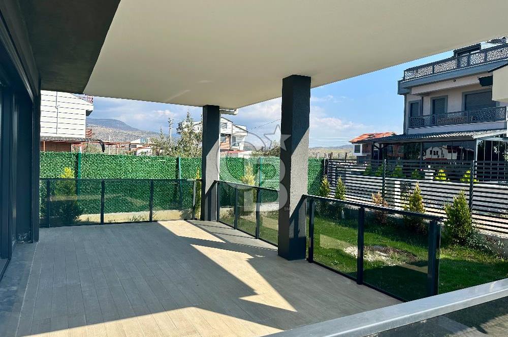 İZMİR DİKİLİ'DE 5+1 SATILIK SIFIR TRİPLEKS VİLLA