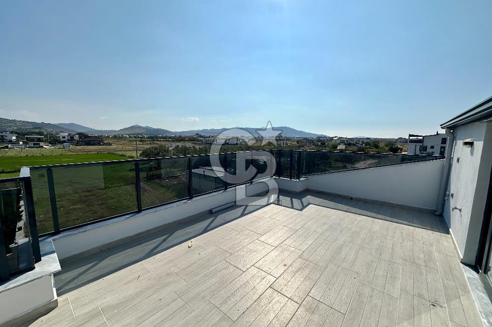 İZMİR DİKİLİ'DE 5+1 SATILIK SIFIR TRİPLEKS VİLLA