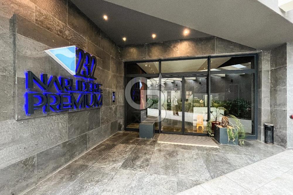 Narlıdere'de Lüks Yaşam Deniz Manzaralı Modern Daire