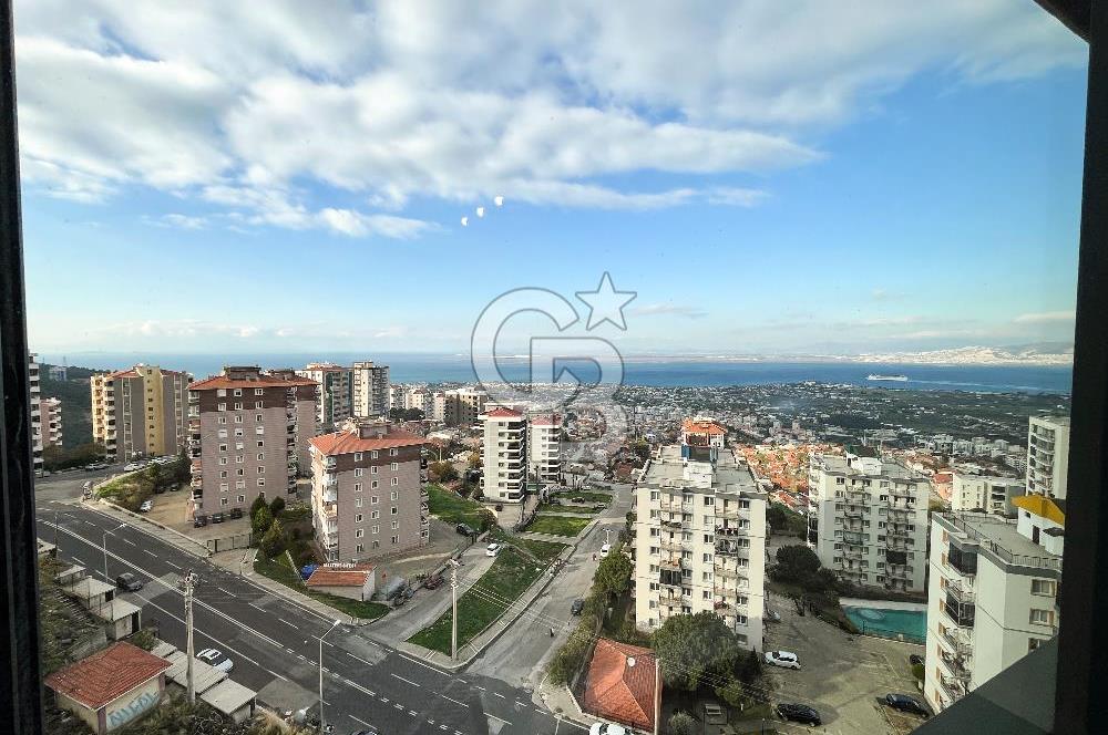 Narlıdere'de Lüks Yaşam Deniz Manzaralı Modern Daire
