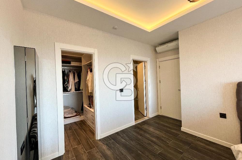 Narlıdere'de Lüks Yaşam Deniz Manzaralı Modern Daire