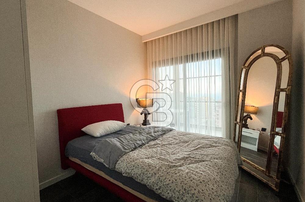 Narlıdere'de Lüks Yaşam Deniz Manzaralı Modern Daire