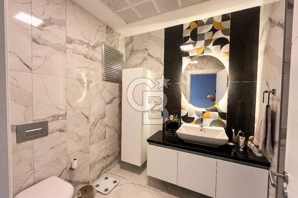 Narlıdere'de Lüks Yaşam Deniz Manzaralı Modern Daire
