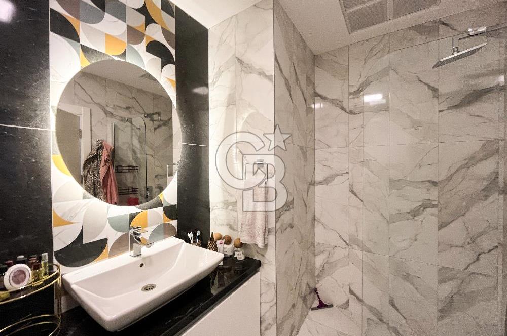 Narlıdere'de Lüks Yaşam Deniz Manzaralı Modern Daire