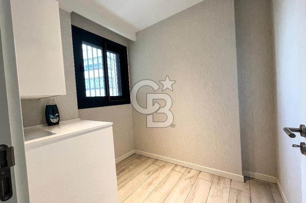 Narlıdere'de Lüks Yaşam Deniz Manzaralı Modern Daire