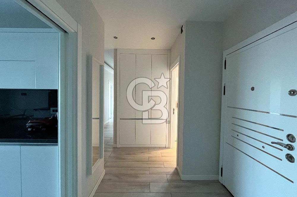 Narlıdere'de Lüks Yaşam Deniz Manzaralı Modern Daire