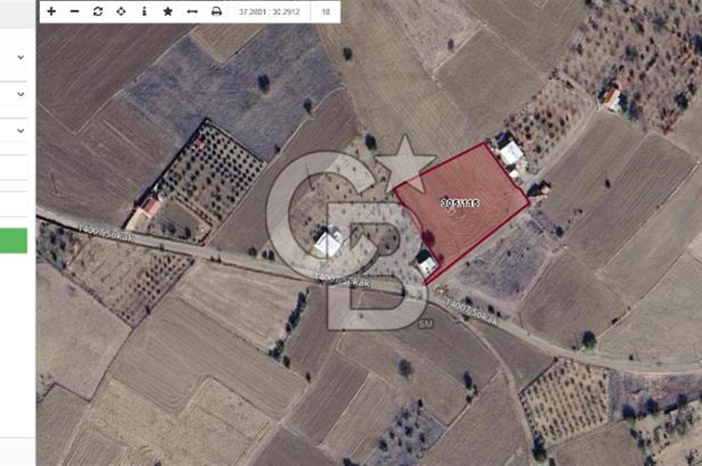 Çomaklıda Yol Cepheli, Elektrik ve Suyu Olan 3.642 m² Tarla