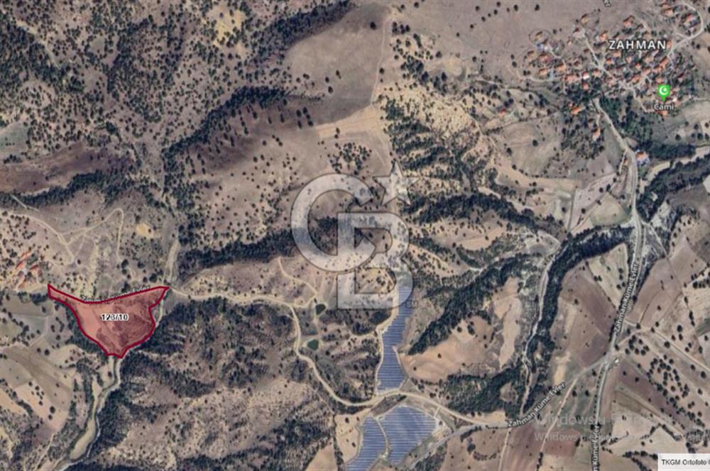 UŞAK MERKEZ, ZAHMAN KÖYÜNDE 25.060m² SATILIK TARLA