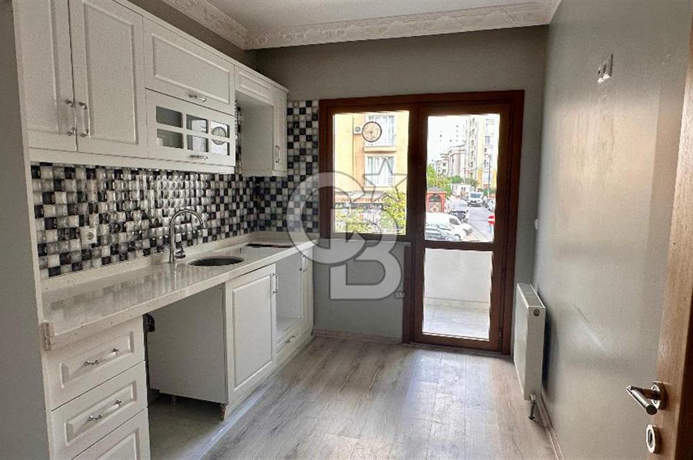 Ümraniye Şerifali Yeni Binada Caddede Balkonlu 2+1 Kiralık Daire