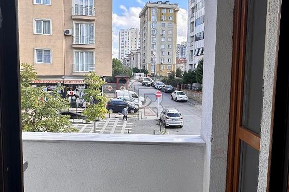 Ümraniye Şerifali Yeni Binada Caddede Balkonlu 2+1 Kiralık Daire