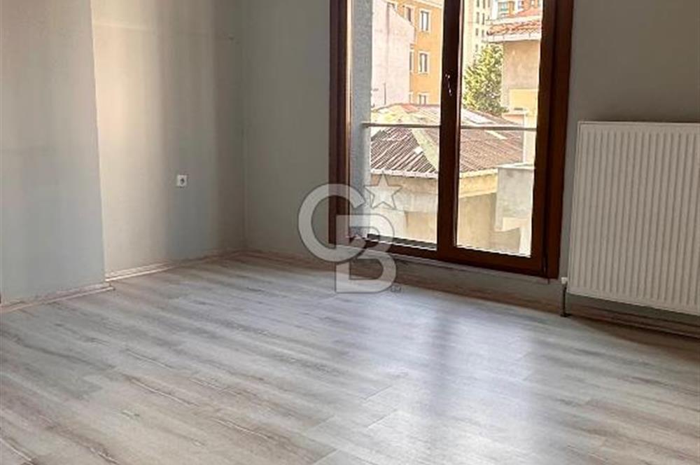 Ümraniye Şerifali Yeni Binada Caddede Balkonlu 2+1 Kiralık Daire
