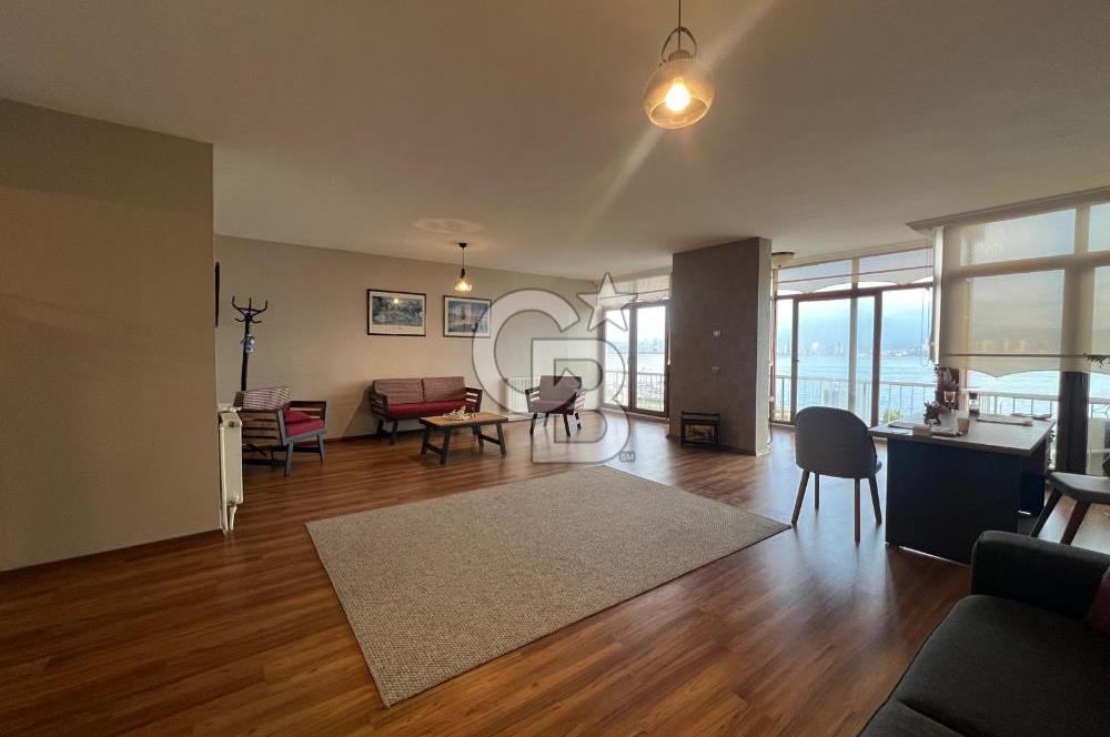Karşıyaka Yalı'da Deniz Manzaralı 3+1 Kiralık İşyeri & Ofis