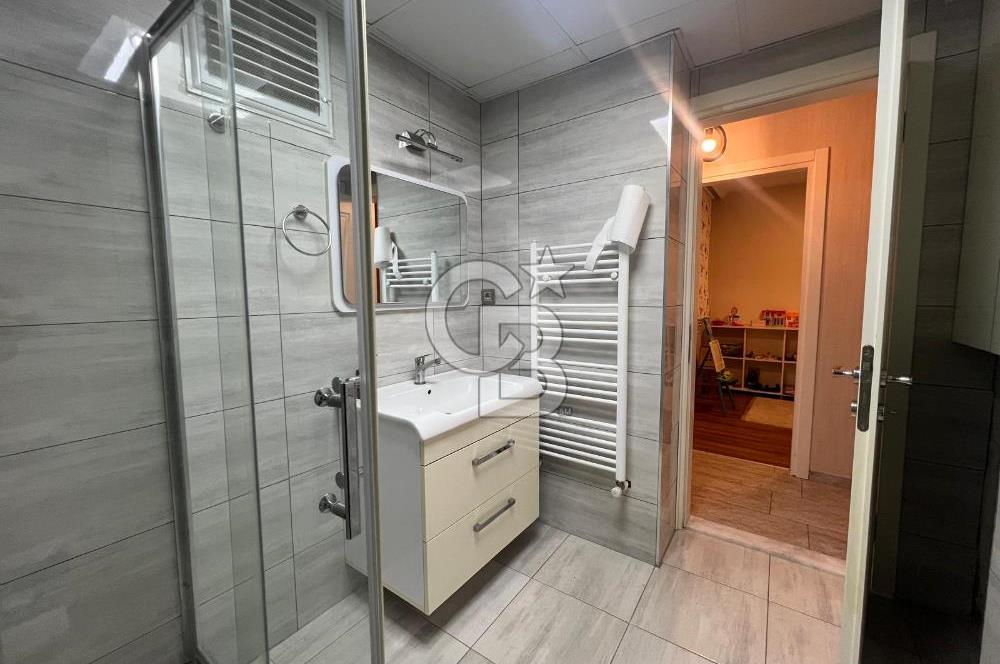 Karşıyaka Yalı'da Deniz Manzaralı 3+1 Kiralık İşyeri & Ofis