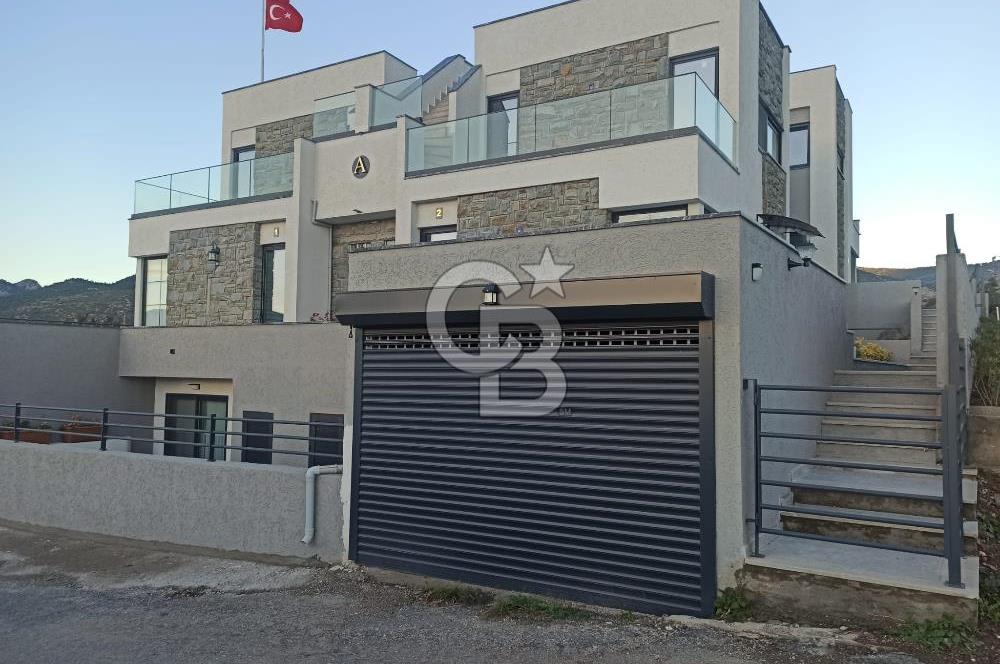 Bodrum Ortakent'te Satılık Tripleks Villa