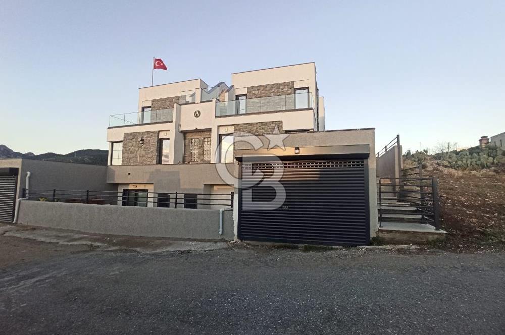 Bodrum Ortakent'te Satılık Tripleks Villa