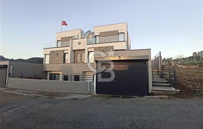 Bodrum Ortakent'te Satılık Tripleks Villa