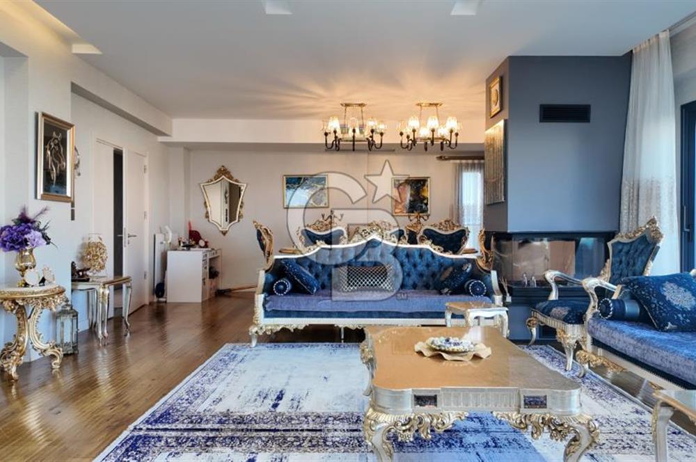 Urla İskele’nin en prestijli bölgesi Karaosmanoğlu sitesinde satılık müstakil villa