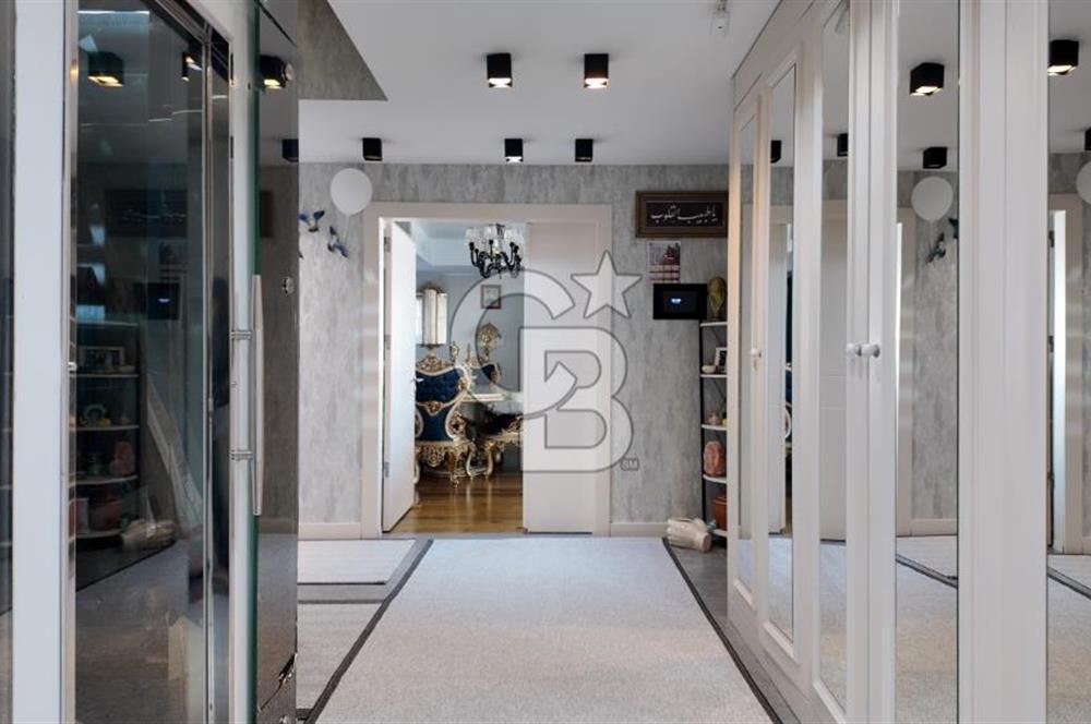 Urla İskele’nin en prestijli bölgesi Karaosmanoğlu sitesinde satılık müstakil villa