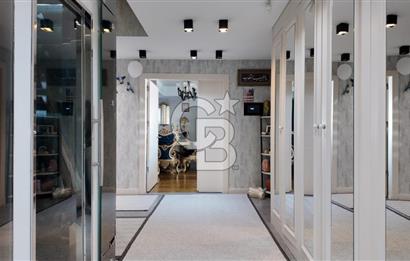 Urla İskele’nin en prestijli bölgesi Karaosmanoğlu sitesinde satılık müstakil villa