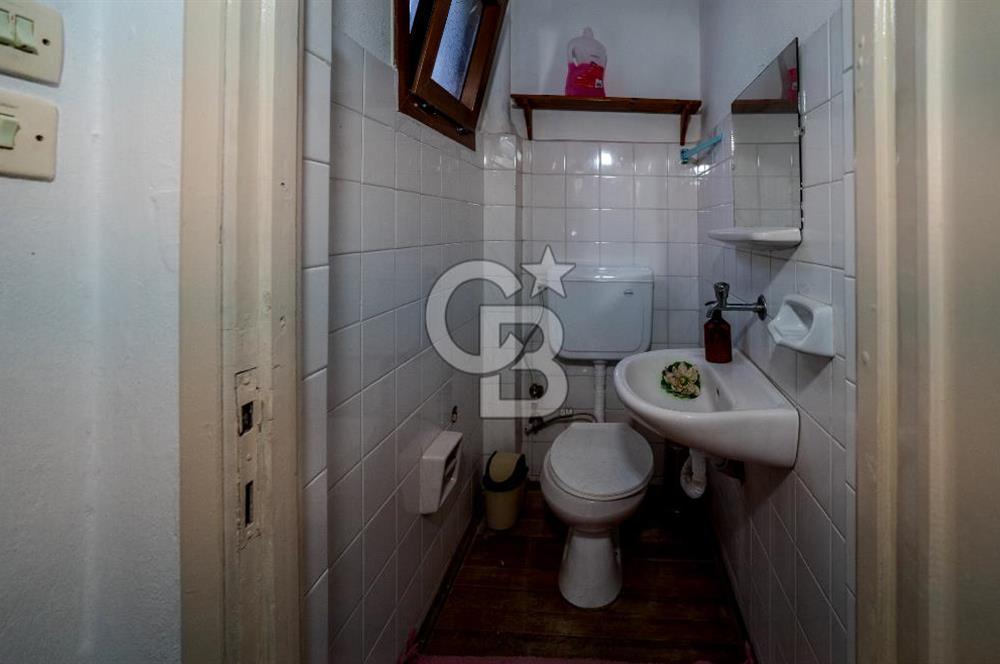 Eski Foça'da Denize Yürüme Mesafesinde Satılık 3+1 Villa