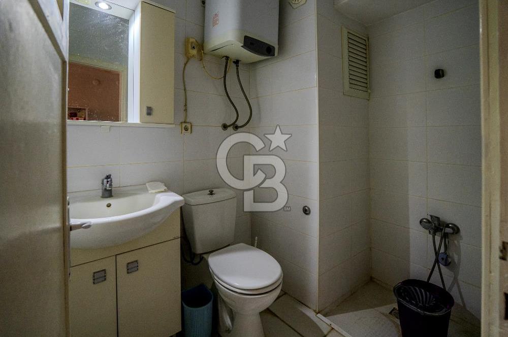 Eski Foça’da Çarşı İçersinde Satılık 2+1 Daire