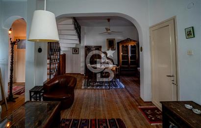 Eski Foça'da Denize Yürüme Mesafesinde Satılık 3+1 Villa