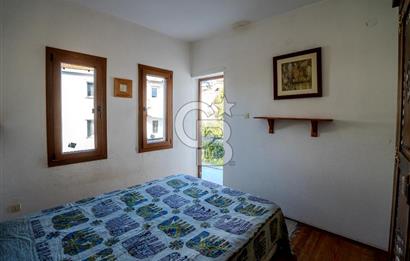 Eski Foça'da Denize Yürüme Mesafesinde Satılık 3+1 Villa