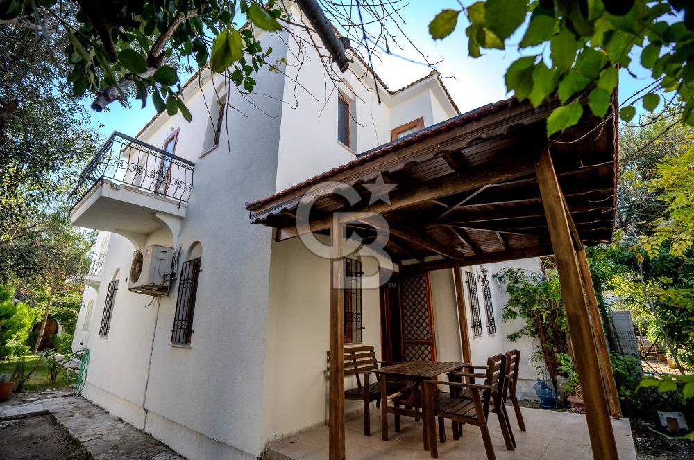 Eski Foça'da Denize Yürüme Mesafesinde Satılık 3+1 Villa