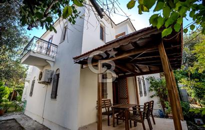Eski Foça'da Denize Yürüme Mesafesinde Satılık 3+1 Villa