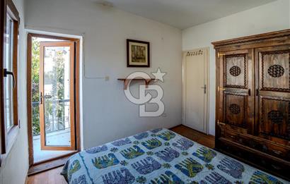 Eski Foça'da Denize Yürüme Mesafesinde Satılık 3+1 Villa