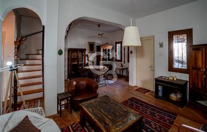 Eski Foça'da Denize Yürüme Mesafesinde Satılık 3+1 Villa