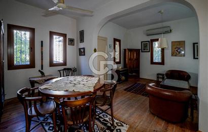 Eski Foça'da Denize Yürüme Mesafesinde Satılık 3+1 Villa