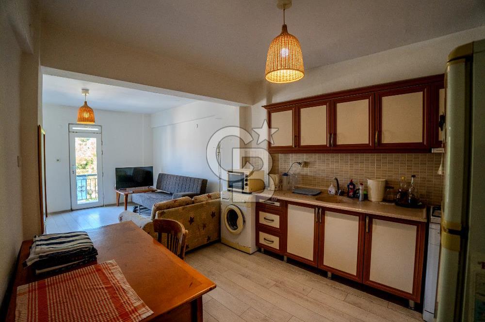 Eski Foça’da Çarşı İçersinde Satılık 2+1 Daire