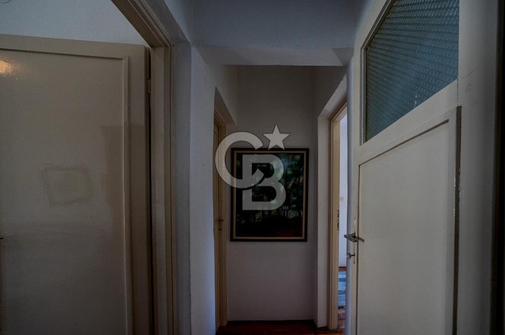 Eski Foça'da Denize Yürüme Mesafesinde Satılık 3+1 Villa