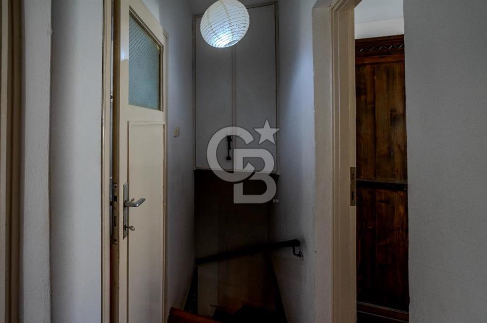 Eski Foça'da Denize Yürüme Mesafesinde Satılık 3+1 Villa