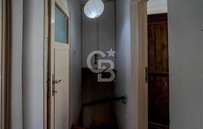 Eski Foça'da Denize Yürüme Mesafesinde Satılık 3+1 Villa