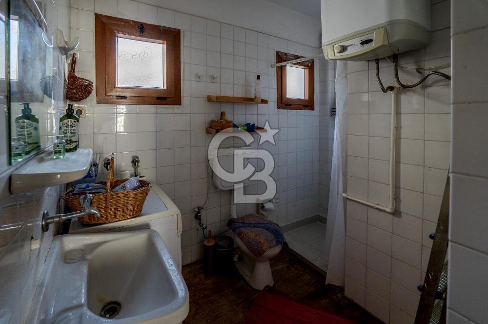 Eski Foça'da Denize Yürüme Mesafesinde Satılık 3+1 Villa