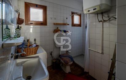 Eski Foça'da Denize Yürüme Mesafesinde Satılık 3+1 Villa