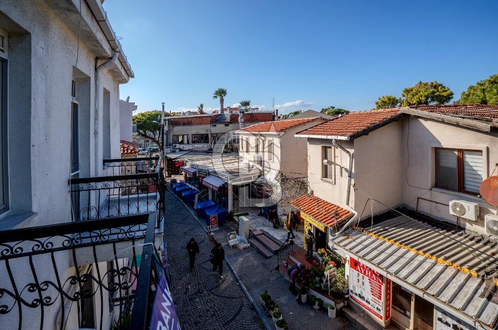 Eski Foça’da Çarşı İçersinde Satılık 2+1 Daire