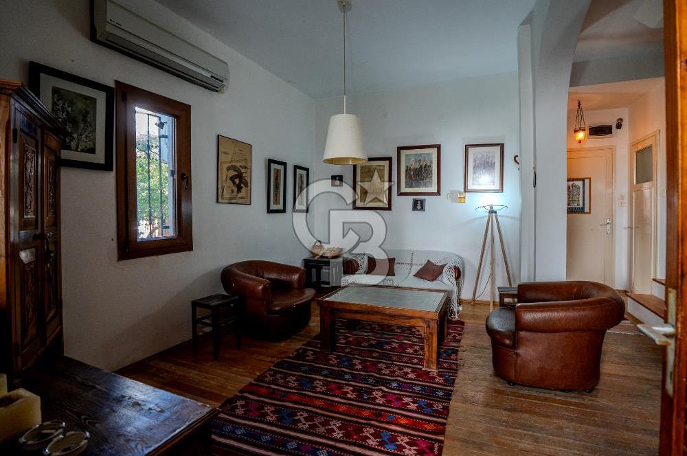 Eski Foça'da Denize Yürüme Mesafesinde Satılık 3+1 Villa