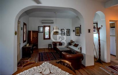 Eski Foça'da Denize Yürüme Mesafesinde Satılık 3+1 Villa