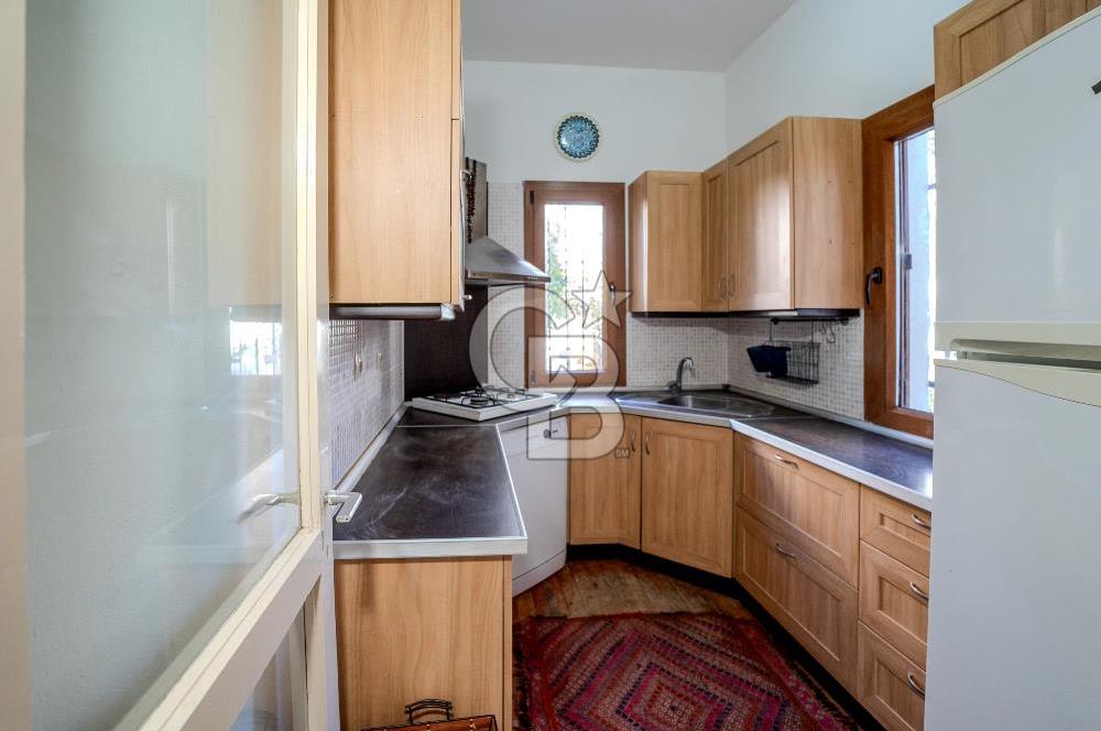 Eski Foça'da Denize Yürüme Mesafesinde Satılık 3+1 Villa