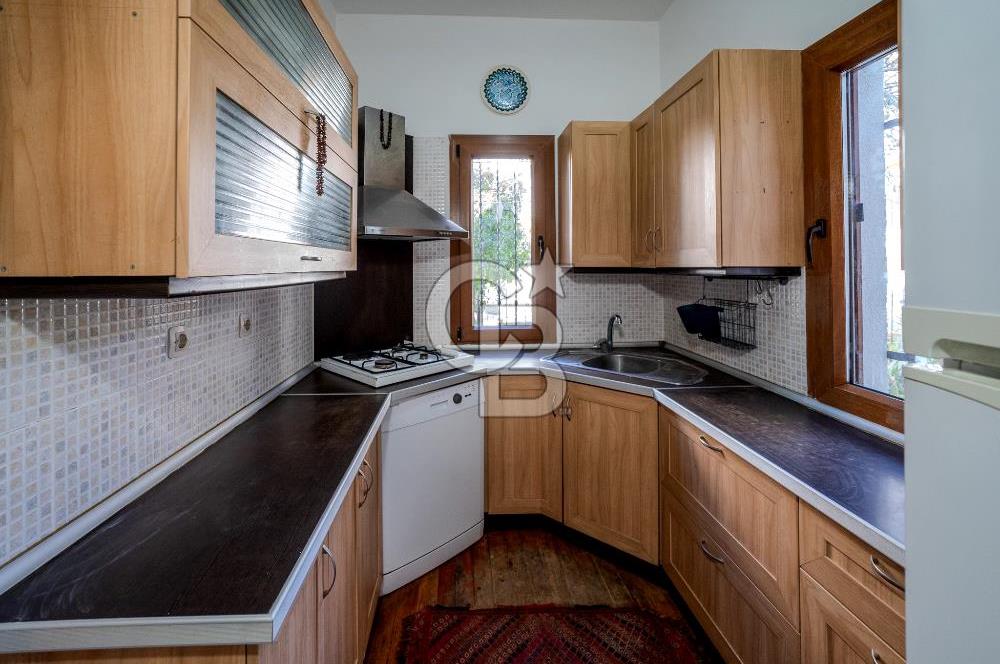 Eski Foça'da Denize Yürüme Mesafesinde Satılık 3+1 Villa