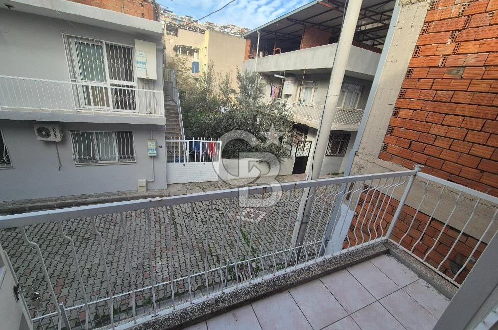 Bayraklı Tepekule Mahallesinde 100 m2 arsa için de 2 kat 2 daire.