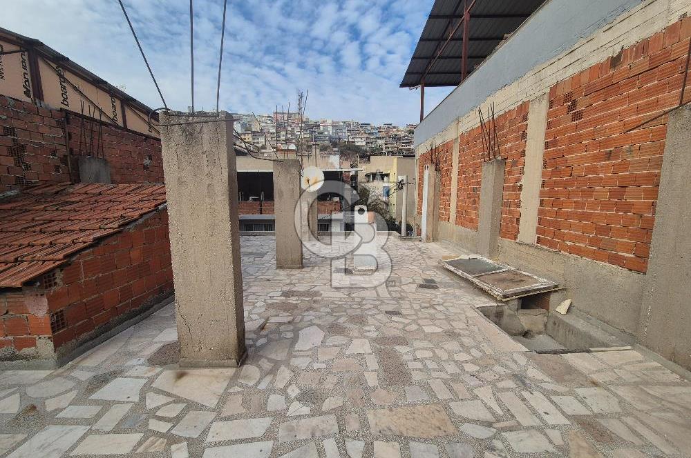 Bayraklı Tepekule Mahallesinde 100 m2 arsa için de 2 kat 2 daire.