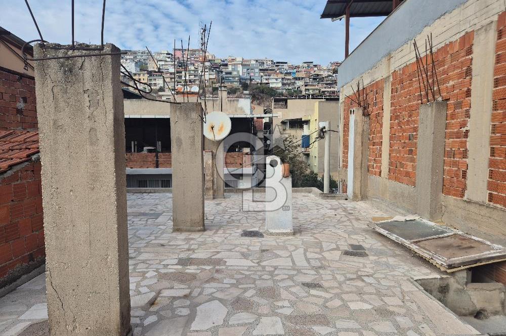 Bayraklı Tepekule Mahallesinde 100 m2 arsa için de 2 kat 2 daire.