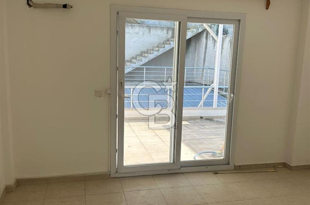 Bodrum Turgutreis’te Ferah Üst Kat Daire – Geniş Teraslı, Merkezi Konumda!