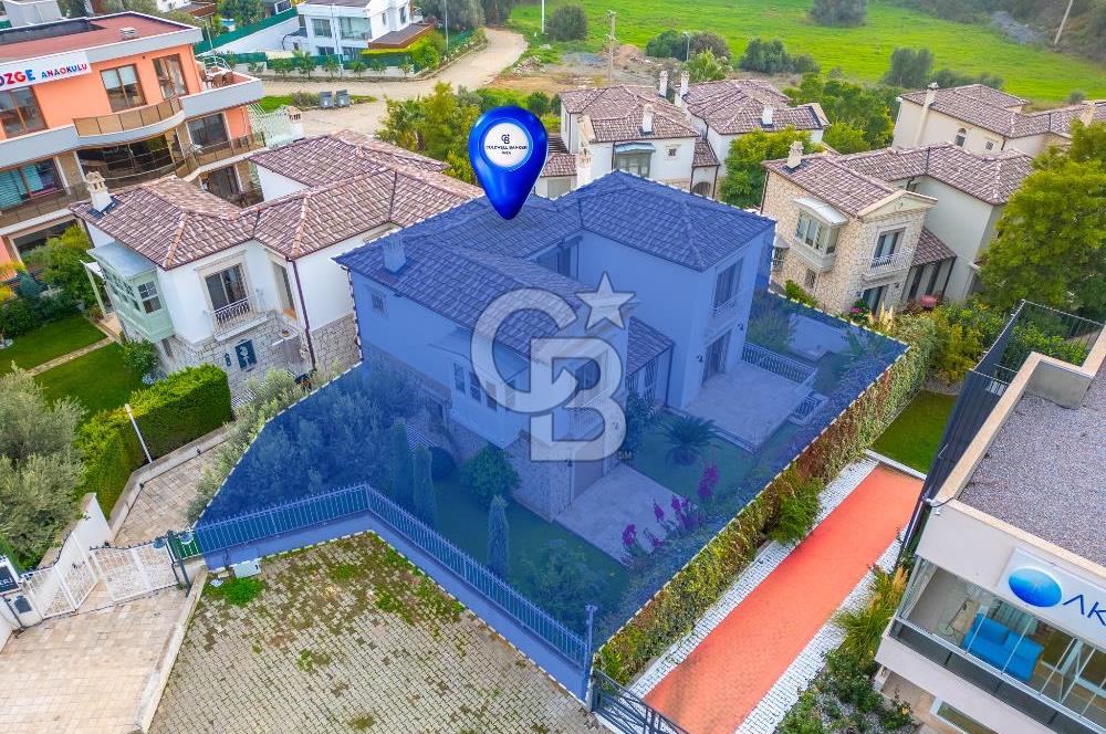 KAHRAMANDERE'DE SİTE İÇİNDE SATILIK BAHÇELİ VİLLA
